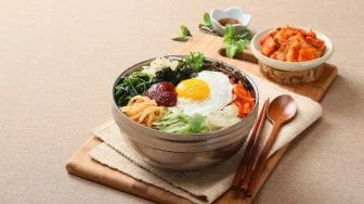 Dari Bibimbap hingga Jollof Rice, Ini 5 Makanan Tradisional yang Jadi Rahasia Nutrisi Atlet Elite