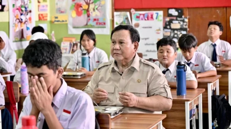 Mahkamah Konstitusi 'Main Aman' Beri Legitimasi Program MBG yang Bermasalah