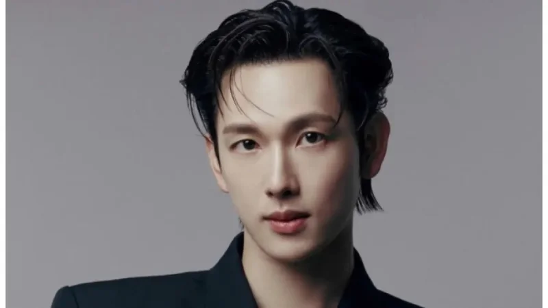 Tunjukkan Ketampanan, Yim Si Wan Rilis Foto Profil Baru