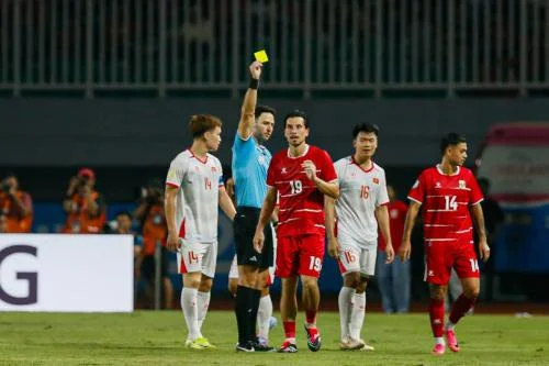 Thom Haye di laga Timnas Indonesia vs Vietnam. (Foto: Aldhi Chandra/Okezone)
