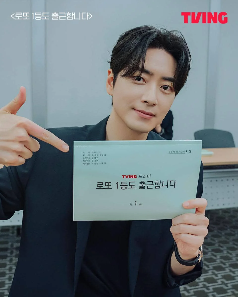 potret Lee Jun Hyuk di pembacaan naskah drama Korea The Ordinary Jackpot 