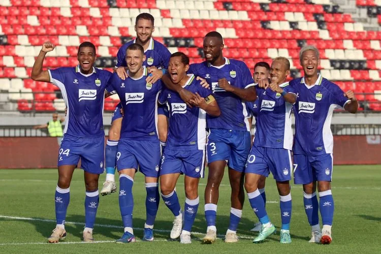 Selebrasi gol Balsa Sekulic dalam partai semifinal Piala Presiden 2026 Persib vs Persija yang digelar di Stadion Kapten I Wayan Dipta, Gianyar, Bali, Selasa (4/8/2026).