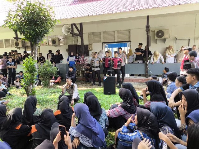Siswa SMKN 1 Mempawah Hilir Demo Sekolah, Buntut Video Viral Dua Guru