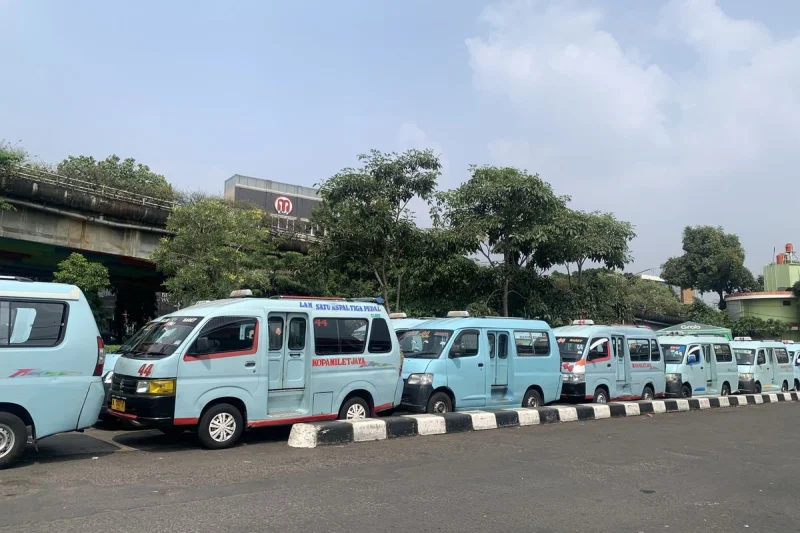 Sopir Angkot 44 Mogok Operasi di Tebet Jaksel gara-gara JakLingko