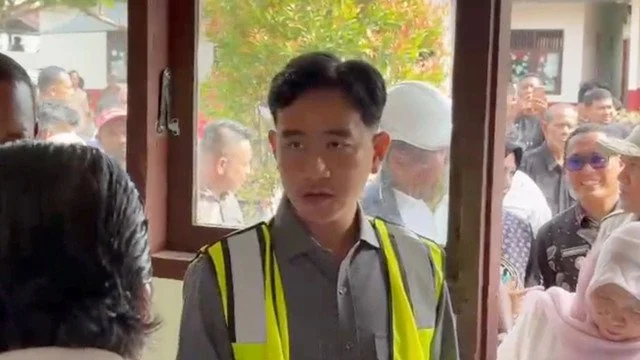 Gibran Tinjau Hasil Revitalisasi SDN 7 Jangka Aceh, Tegur Kadisdik soal Buku