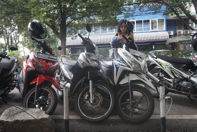 Viral Parkiran di Cawang UKI Bikin Jalan Macet, Dishub Bakal Koordinasi