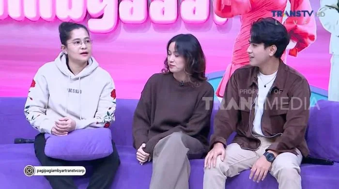 Mitha mendukung hubungan sahabatnya, Dara dengan Awan Reyhan.