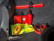 Ini Peralatan yang Wajib Ada di Mobil Sebelum Dipakai Road Trip