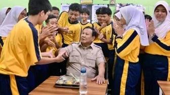 Siswa SD-SMP Batam Aksi Dukung MBG, DPR: Kemendikdasmen Selidiki Dugaan Mobilisasi Massa