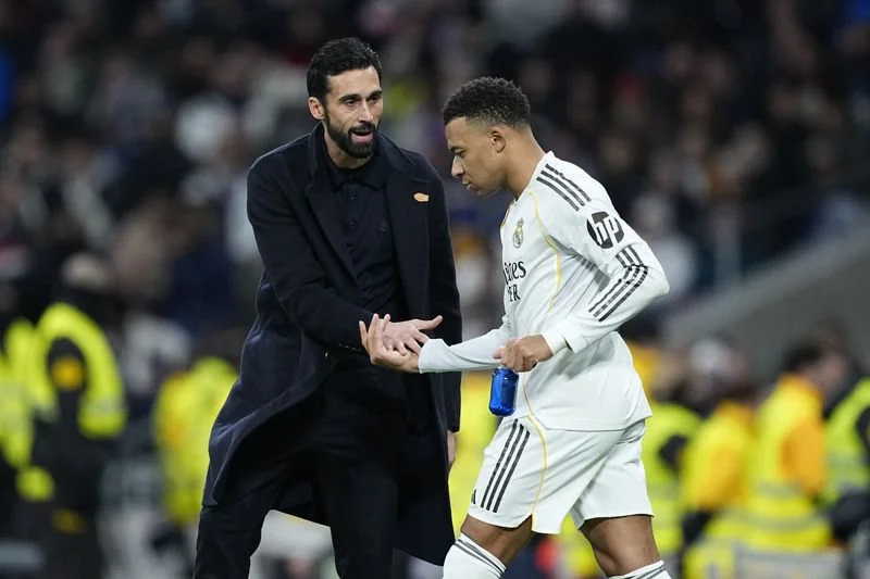 MADRID, SPAIN - JANUARY 17: Kylian Mbappe of Real Madrid CF celebrates a goal with Alvaro Arbeloa during the Spanish League, LaLiga EA Sports, football match played between Real Madrid and Levante UD at Bernabeu stadium on January 17, 2026, in Madrid, Spain. (Photo By Oscar J. Barroso/Europa Press via Getty Images)