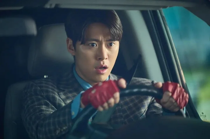 7 Jasa Lee Min Seok dalam Operasi Penyelamatan di Husbands in Action