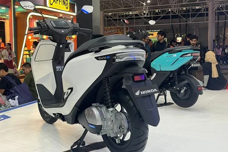 Motor listrik Honda di booth Honda pada ajang Jakarta Fair 2026