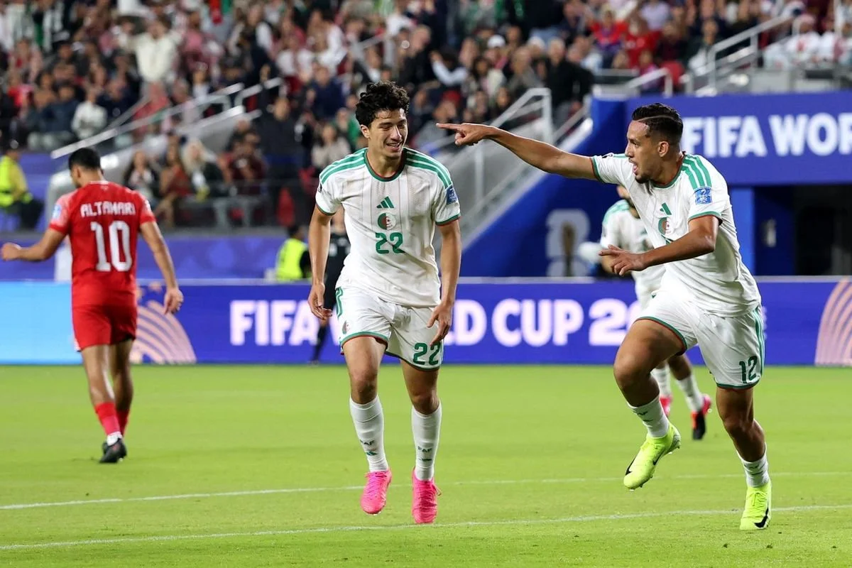 Nadhir Benbouali merayakan gol pertama timnya dalam pertandingan Grup J Piala Dunia FIFA 2026 Yordania vs Aljazair di Stadion San Francisco Bay Area pada 22 Juni 2026 di Santa Clara, California. Stu Forster/Getty Images/AFP (Foto oleh Stu Forster / GETTY IMAGES AMERIKA UTARA / Getty Images melalui AFP)