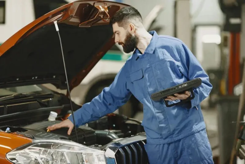 Bahaya Tersembunyi Engine Flush pada Mesin Mobil Tua