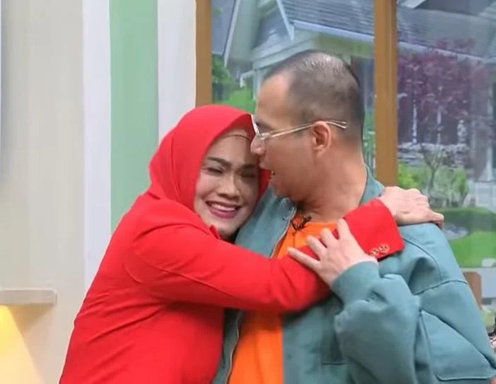 Ibunda Jupe salah tingkah salah sebut nama istri Raffi Ahmad