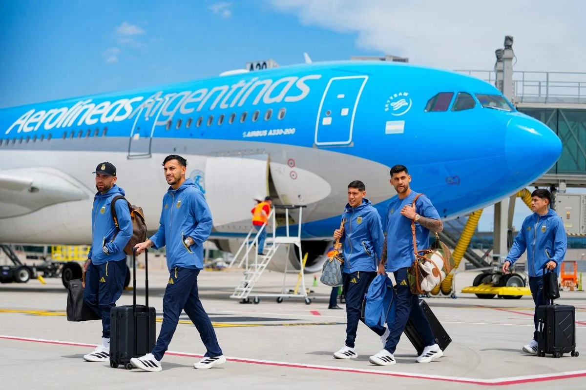 Rombongan timnas Argentina tiba di Amerika Serikat untuk mengikuti Piala Dunia 2026. Tim mendarat di Bandara Internasional Kansas City pada 31 Mei 2026 di Kansas City, Missouri. Jay Biggerstaff/Getty Images/AFP (Foto oleh Jay Biggerstaff / GETTY IMAGES AMERIKA UTARA / Getty Images melalui AFP)