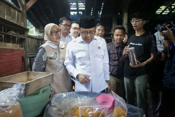 Menko PM Resmikan Pilot Project Ekosistem Kawasan Pemberdayaan Masyarakat