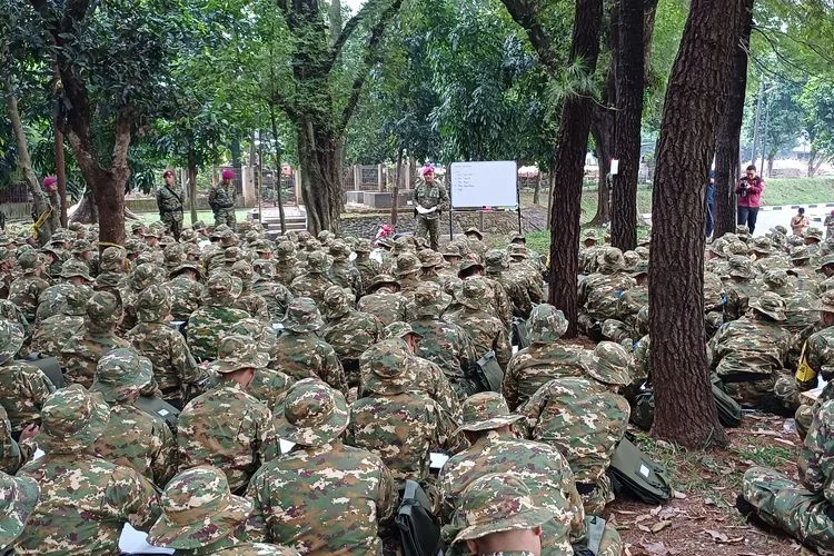 Ratusan calon manajer Koperasi Desa/Kelurahan Merah Putih (KDKMP) saag mengikuti Latsarmil di Brigif 1 Marinir, Cilandak, Jakarta Selatan, Kamis (25/6/2026).
