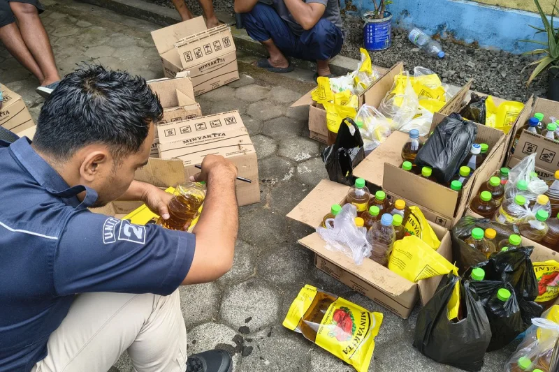 Heboh Minyakita Bau Solar di Karanganyar, Polisi Ambil Sampel Usai Keluhan Warga
