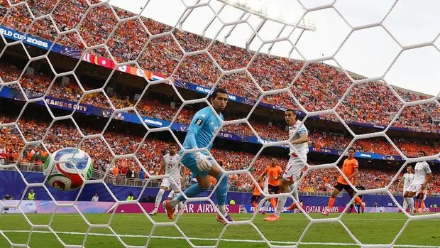 Soccer Football - FIFA World Cup 2026 - Group F - Tunisia v Netherlands - Kansas City Stadium, Kansas City, Missouri, U.S. - June 25, 2026 Tunisia's Ellyes Skhiri scores Netherlands first with an own goal REUTERS/Siphiwe Sibeko