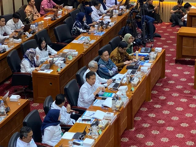 Saat Menkes Ungkap PR Besar Dunia Kedokteran di DPR: dari Krisis Dokter-Bullying