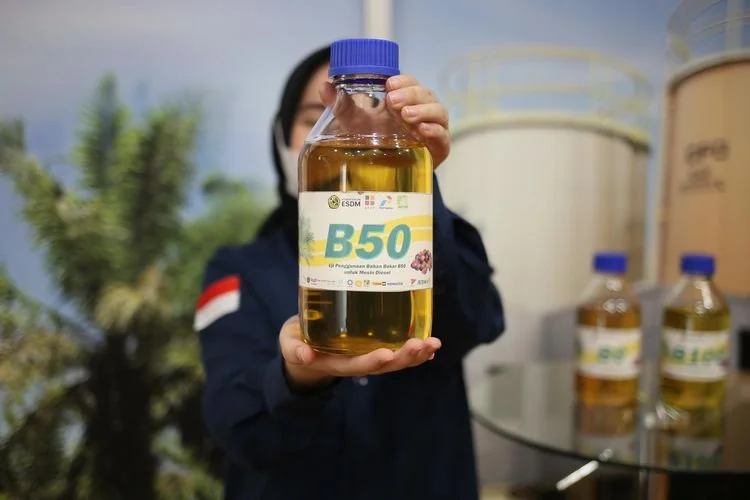 Ilustrasi biodiesel B50, bahan bakar nabati buat mesin diesel. Apa itu B50. Apa itu biodiesel B50.
