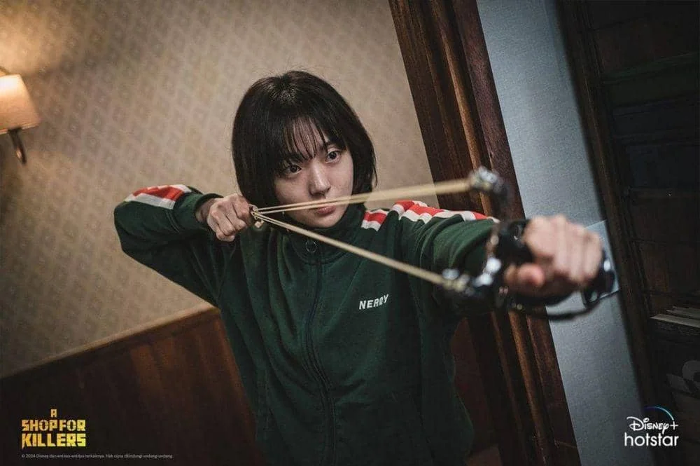 Kim Hye Jun di drama A Shop for Killers (instagram.com/disneyplushotstarid)