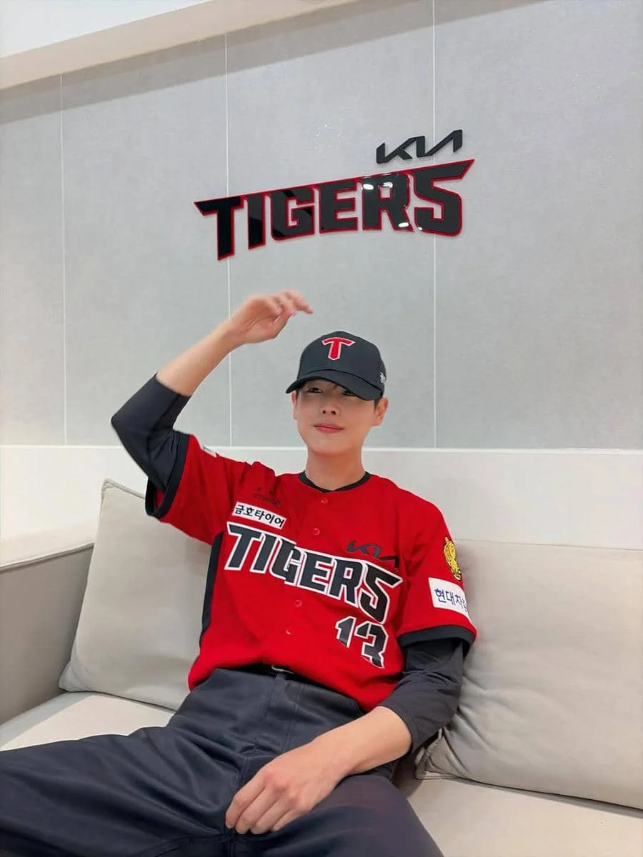 outfit nonton pertandingan olahraga ala Choi Byungchan