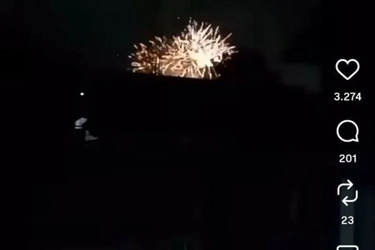 Tangkapan layar kembang api di area Prambanan yang mengagetkan warga pada Rabu (24/6/2026) malam.