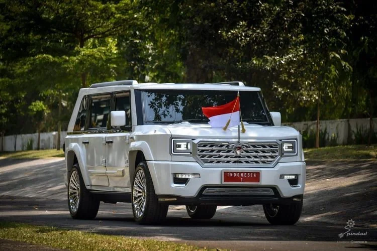 Mobil Pindad Maung MV3 Garuda Limousine dipakai Presiden Prabowo Subianto dan Wakil Presiden Gibran Rakabuming Raka saat pelantikan, Minggu (20/10/2024).