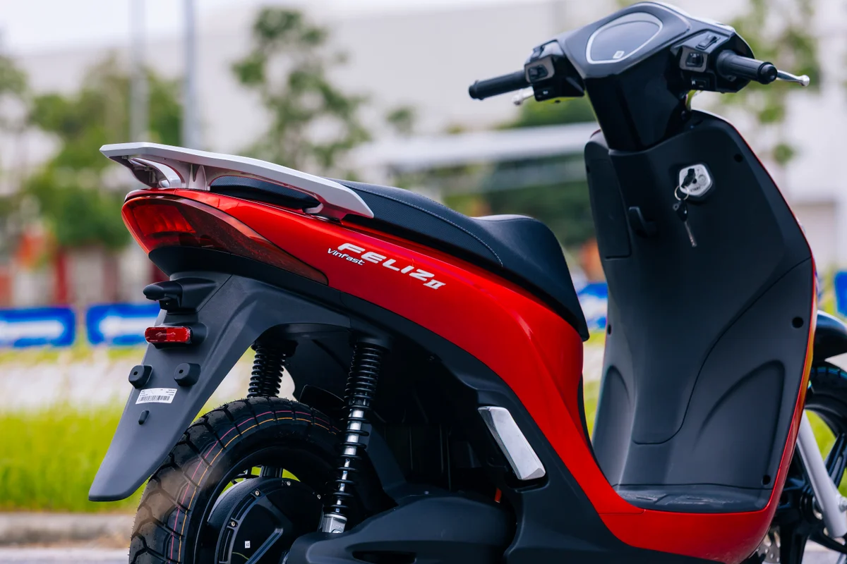 Dengan desain yang elegan, performa praktis, serta sistem baterai lepas pasang yang fleksibel, Feliz II merepresentasikan perkembangan VinFast dalam menghadirkan mobilitas listrik. 