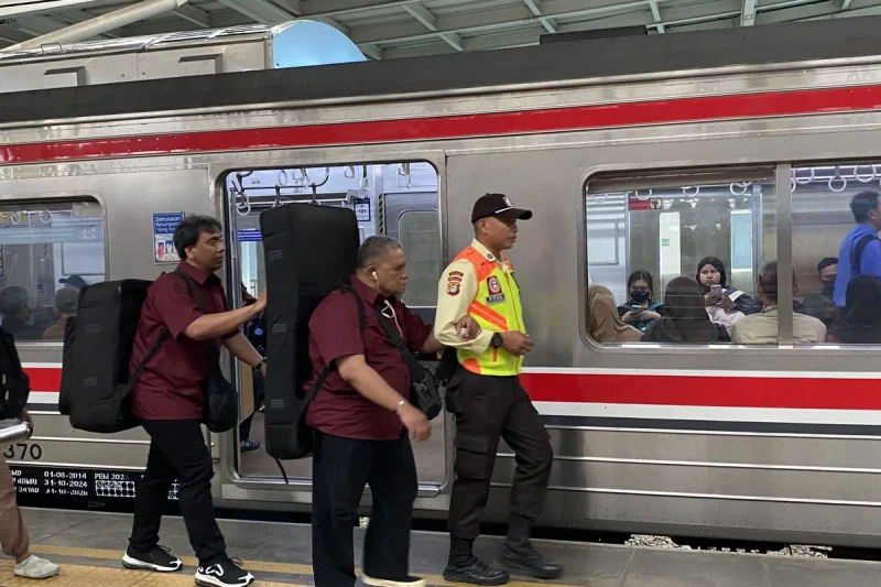 Bagi Kelompok Rentan, Transportasi Publik Jakarta Bukan Pilihan, melainkan Kebutuhan