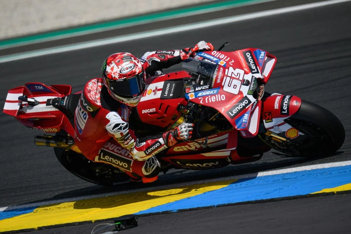 Pebalap Ducati Lenovo Team, Francesco Bagnaia, beraksi dalam sesi FP1 MotoGP Perancis 2026 di Le Mans, barat laut Prancis, pada 8 Mei 2026. (Foto oleh Loic VENANCE / AFP)