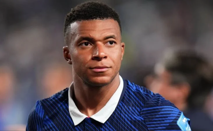 Bukan Messi atau Ronaldo, Hanya Kylian Mbappe yang Kenakan Lencana Istimewa di Piala Dunia 2026