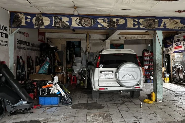 Bengkel Spesialis Ford, Eyna Motor