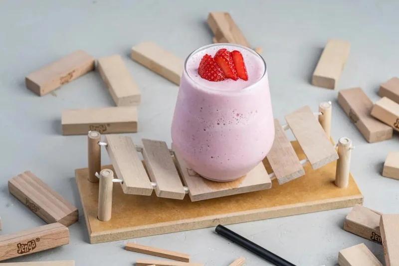 Resep Strawberry Milkshake Creamy ala Kafe, Cuma 4 Bahan!