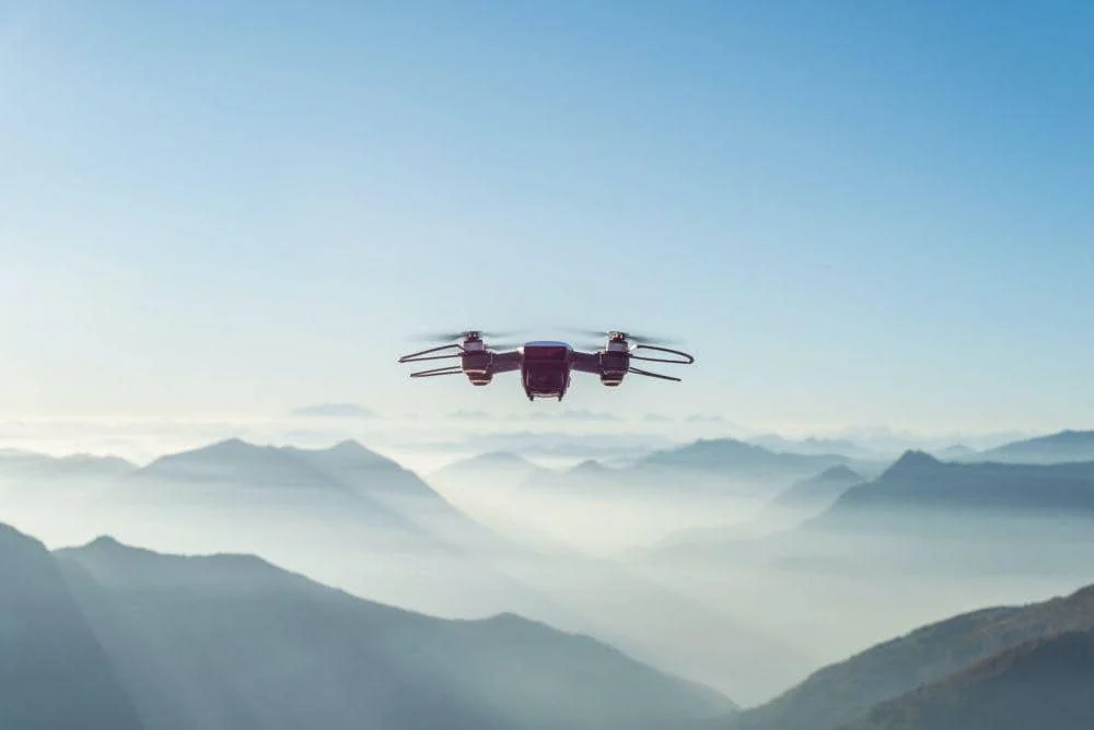 Ilustrasi drone. (unsplash.com/@asoggetti)