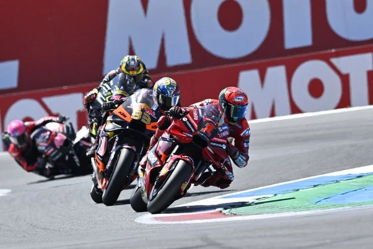 Pebalap tim Ducati Lenovo Team, Francesco Bagnaia. Bagnaia saat ini memimpin klasemen MotoGP 2023 menjelang balapan GP Inggris 2023 yang akan digelar di Sirkuit Silverstone pada Minggu (6/8/2023) malam WIB.