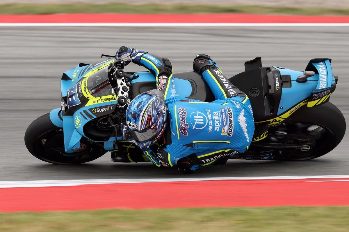 Pebalap Trackhouse Racing MotoGP, Ai Ogura, beraksi dalam sesi latihan bebas pertama dalam rangkaian MotoGP Catalunya di Sirkuit Barcelona-Catalunya di Montmelo, dekat Barcelona, pada 15 Mei 2026. (Foto oleh Lluis GENE / AFP)