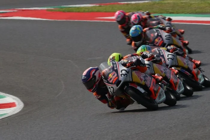 Hasil Red Bull Rookies Cup 2026 - Kiandra Ramadhipa Crash pada Lap Penentu Race 1 di Assen