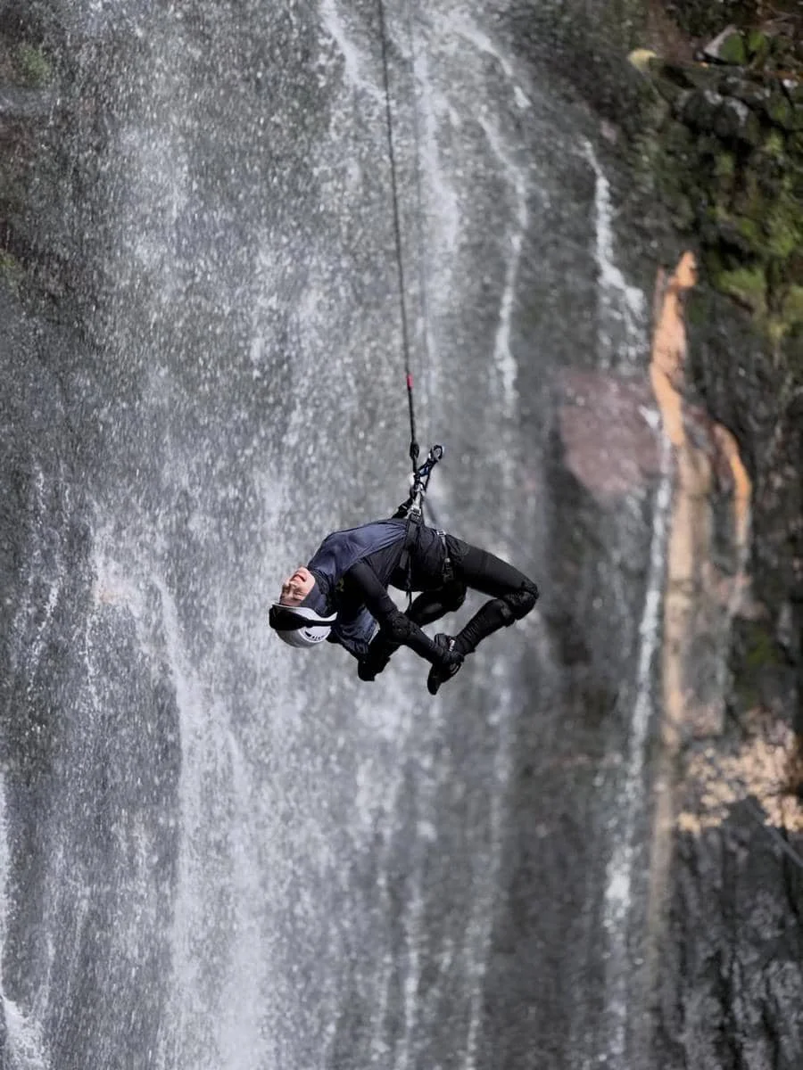 Ria Ricis jajal olahraga ekstrem canyoning