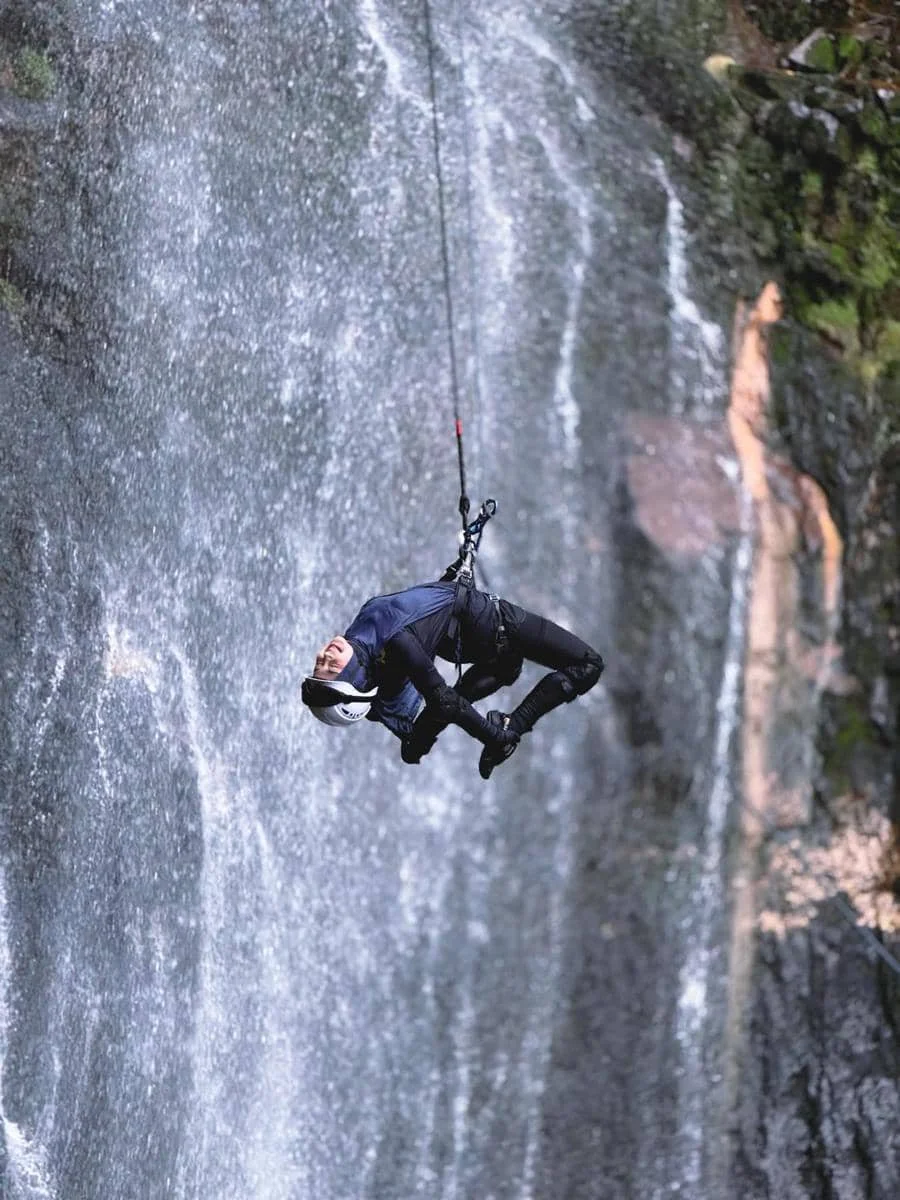 Ria Ricis jajal olahraga ekstrem canyoning