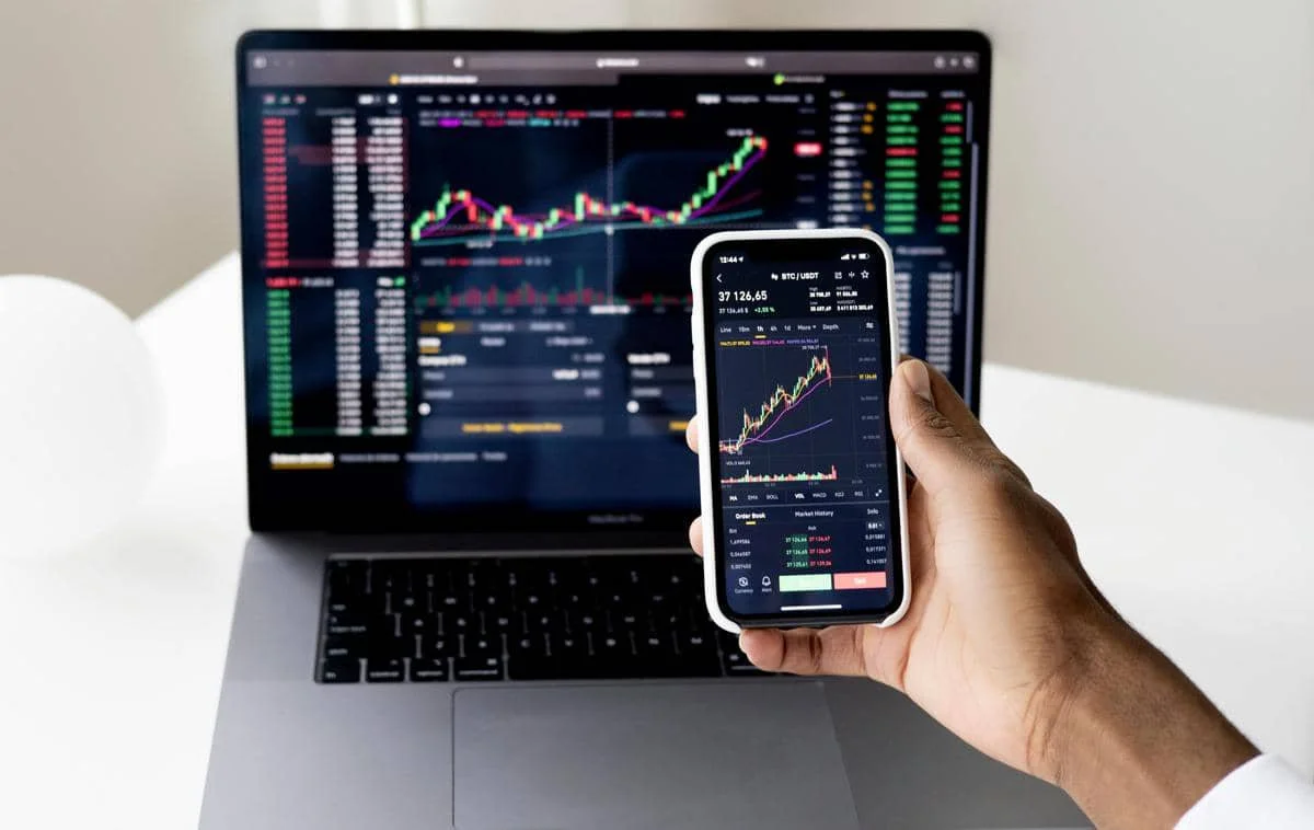 ilustrasi market saham (pexels.com/Hanna Pad)