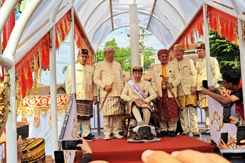 Viral Jokowi Injak Kepala Kerbau Saat Prosesi Adat Lampung, Apa Maknanya?