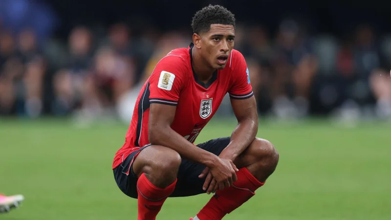 Jude Bellingham adalah satu-satunya pemain Inggris yang ‘sedang dalam performa terbaiknya’ saat Gary Neville menuntut ‘lebih banyak’ dari ‘Three Lions’ yang ‘kecewa’
