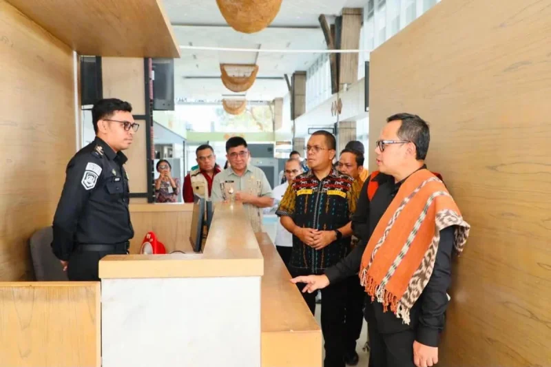 Wamendagri Bima Arya Tinjau PLBN Motaain untuk Pastikan Pelayanan Lintas Batas Berjalan Optimal