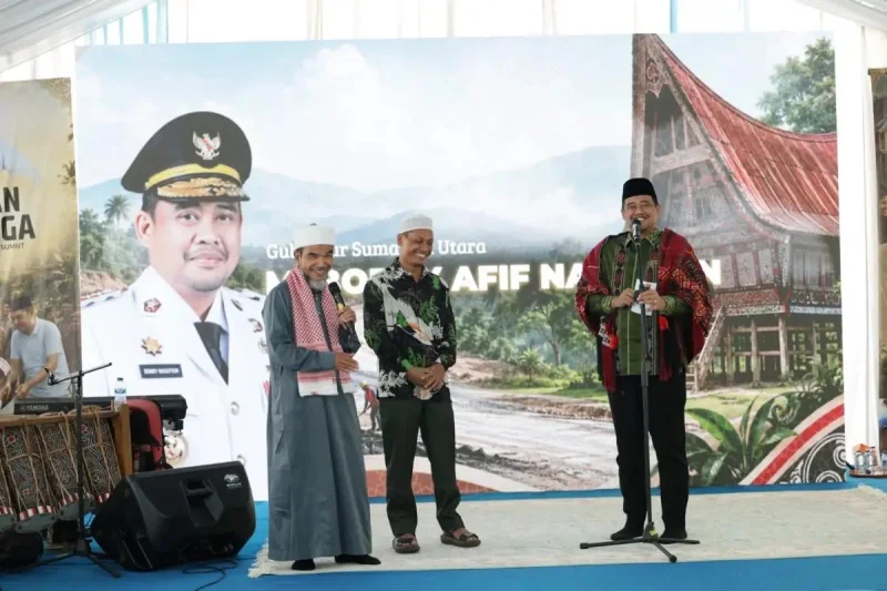 3. Bagi Bobby, pembangunan jalan Sipiongot merupakan janji yang harus dituntaskan