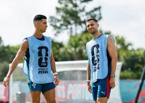 Diogo Dalot dan Cristiano Ronaldo (Instagram/@diogodalot)