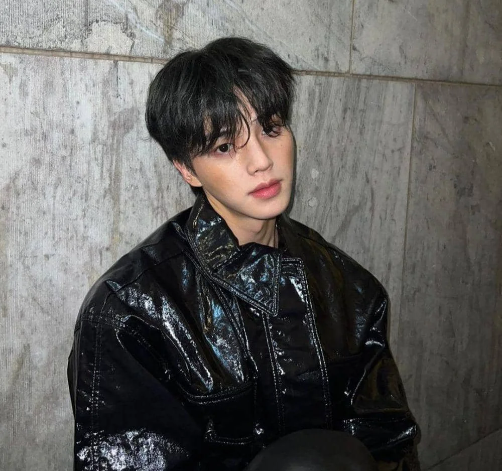 Song Kang (instagram.com/songkang_b)