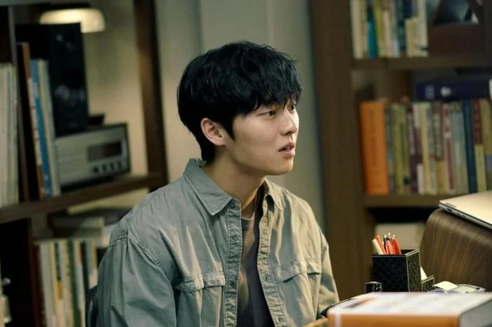 Profil Choi Hyun Wook, Aktor Drama Korea yang Sukses Curi Perhatian di Notes from the Last Row